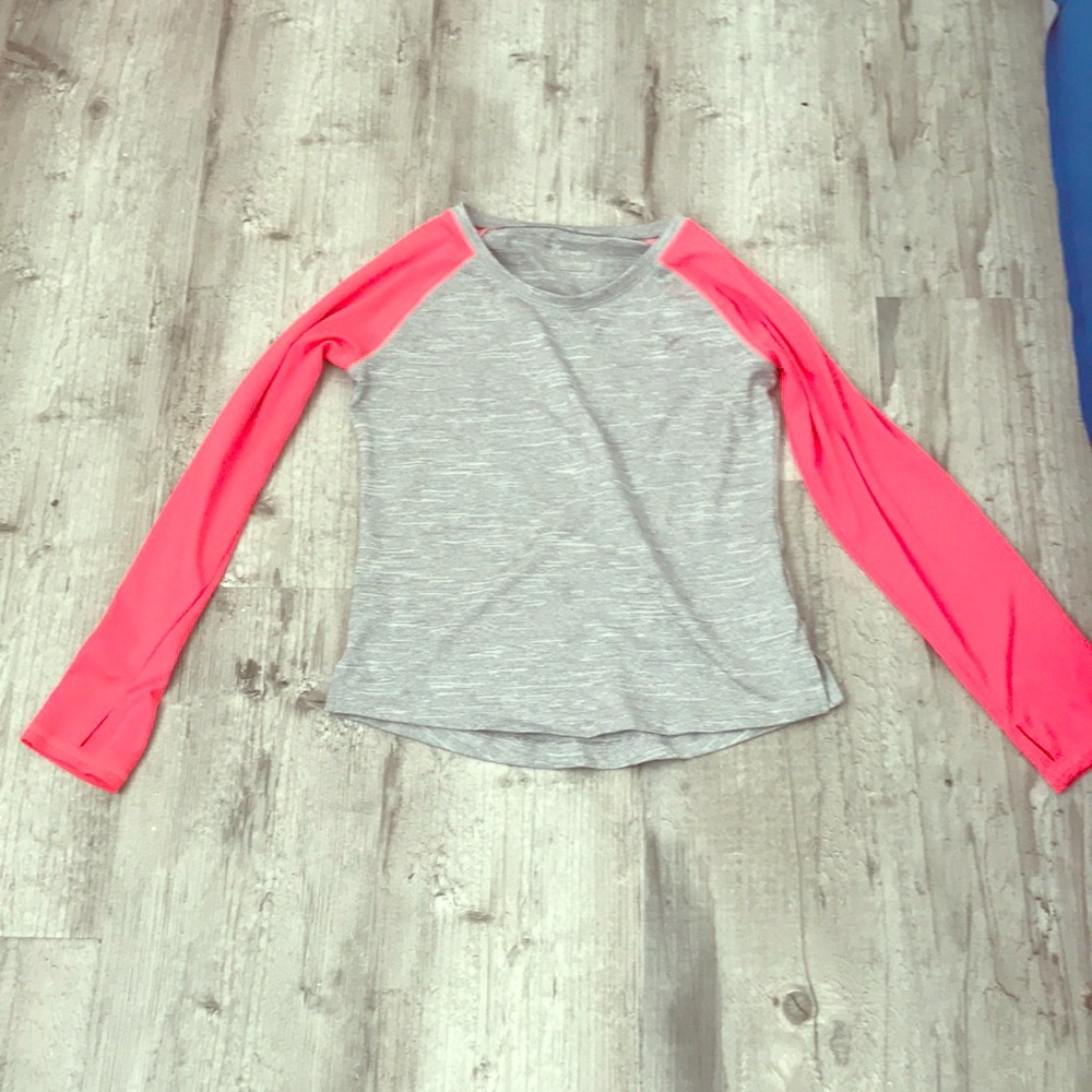 Long sleeve sports shirt ( further details 👇🏼)